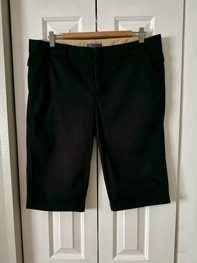 Vince Bermuda Shorts Size 12 Black Tailored Knee Length Minimal Chic